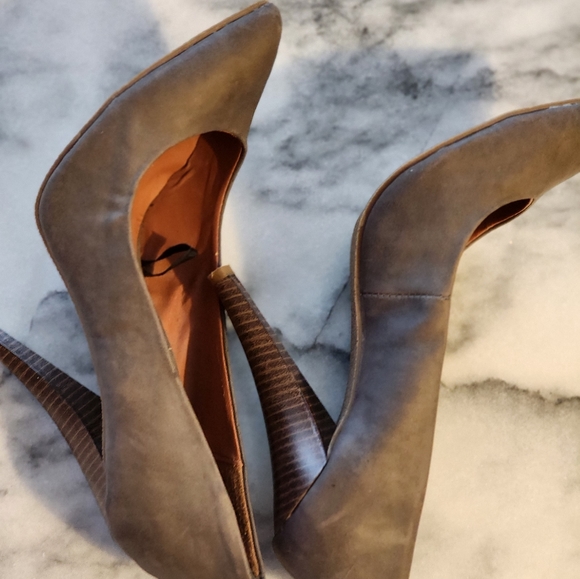 Adorable pumps 👠 👠 - Picture 2 of 3